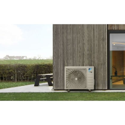 Aire acondicionado DAIKIN Sensira de 12000 BTU y 3,5 kW con refrigerante R32, clasificación energética A++/A+.