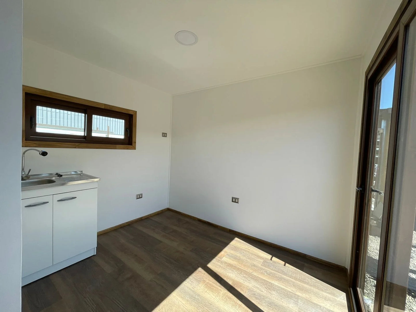 Contenedor modular Jocsan 8x3m – 24m²